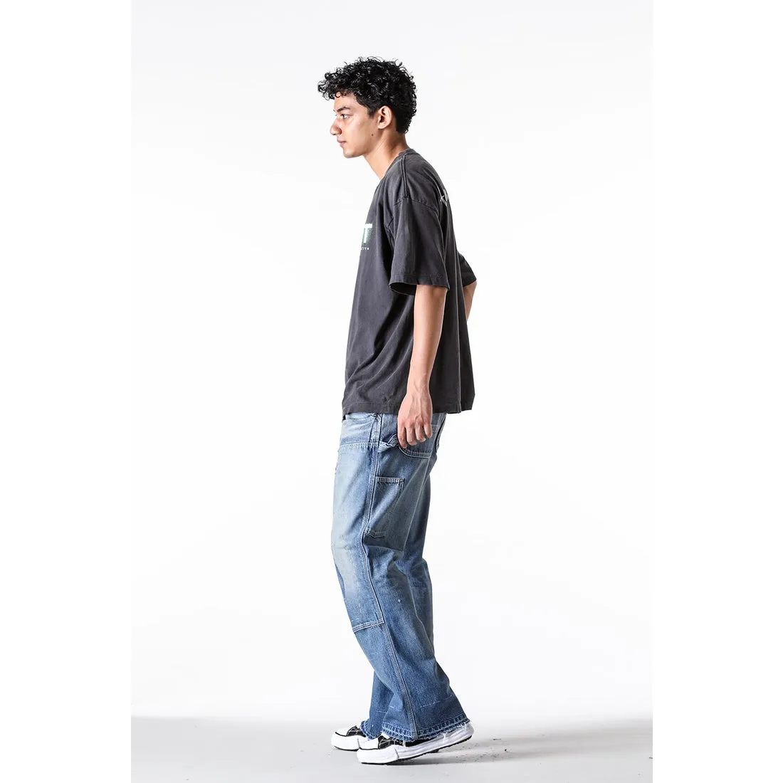 SAINT MXXXXXX SAINT SS TEE/BLK Green SAINT BOX LOGO short sleeves Washed black S-XL Look for cylindrical fabrics without side seams. Don’t buy open ones anymore. It’s boring. Assute garments are dyed. The whole piece is sprayed with horse-hair spray. Then spray it again to fade. The collar and cuffs are frayed. Many places are damaged. Authentic grade printing is restored. Accessories are complete. With little angel anti-counterfeiting label.